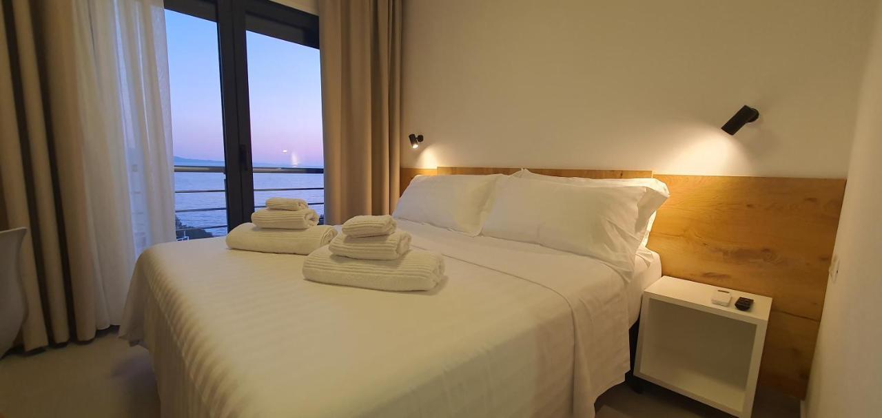 Beachfront Terrace Apartament