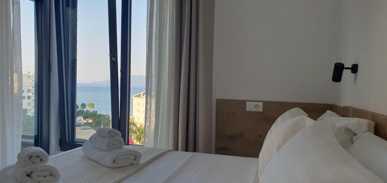 Beachfront Terrace Apartament Saranda