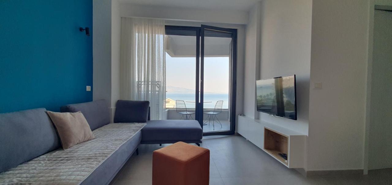 Beachfront Terrace Apartament