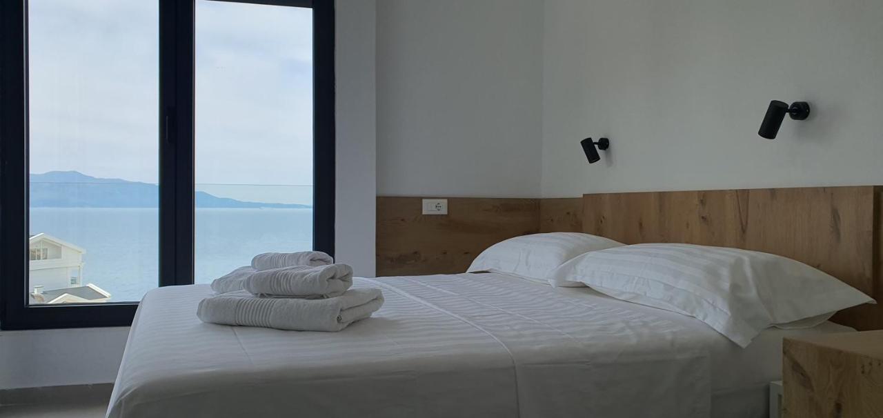 Beachfront Terrace Apartament